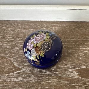 Elegant Floral Round Trinket Box